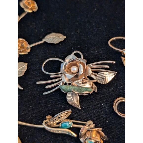 Lot of Six Vintage Gold Tone Rose Filigree Leaf Collage of Brooches - Picture 5 of 7